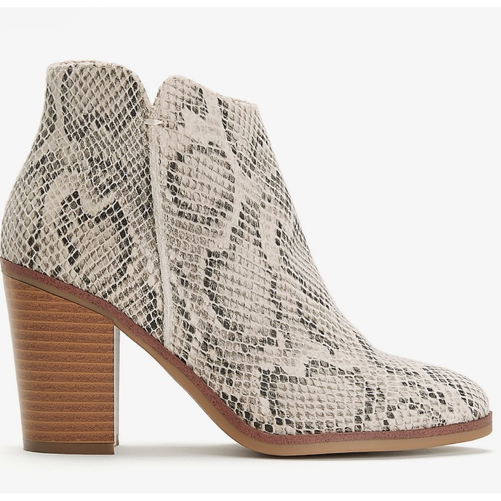 NWT Maurices Snakeskin Patterned Boots